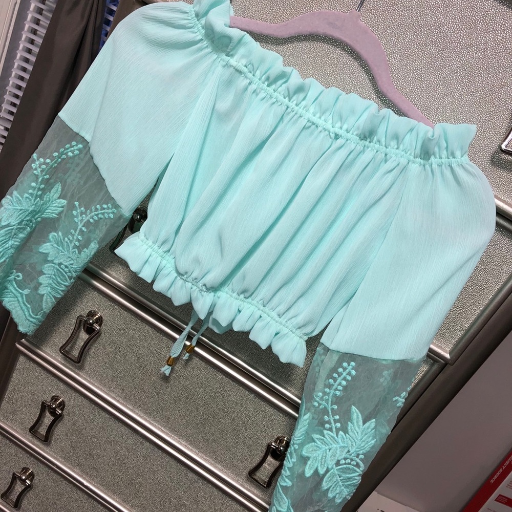 Crop top blouse - Picture 2 of 3